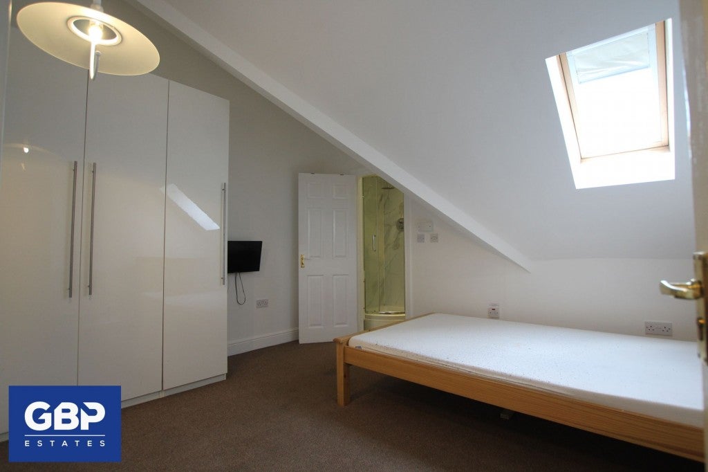 Room Kidman Close in Greater London