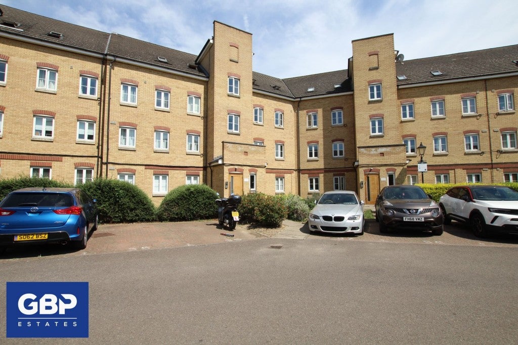 Room Kidman Close in Greater London