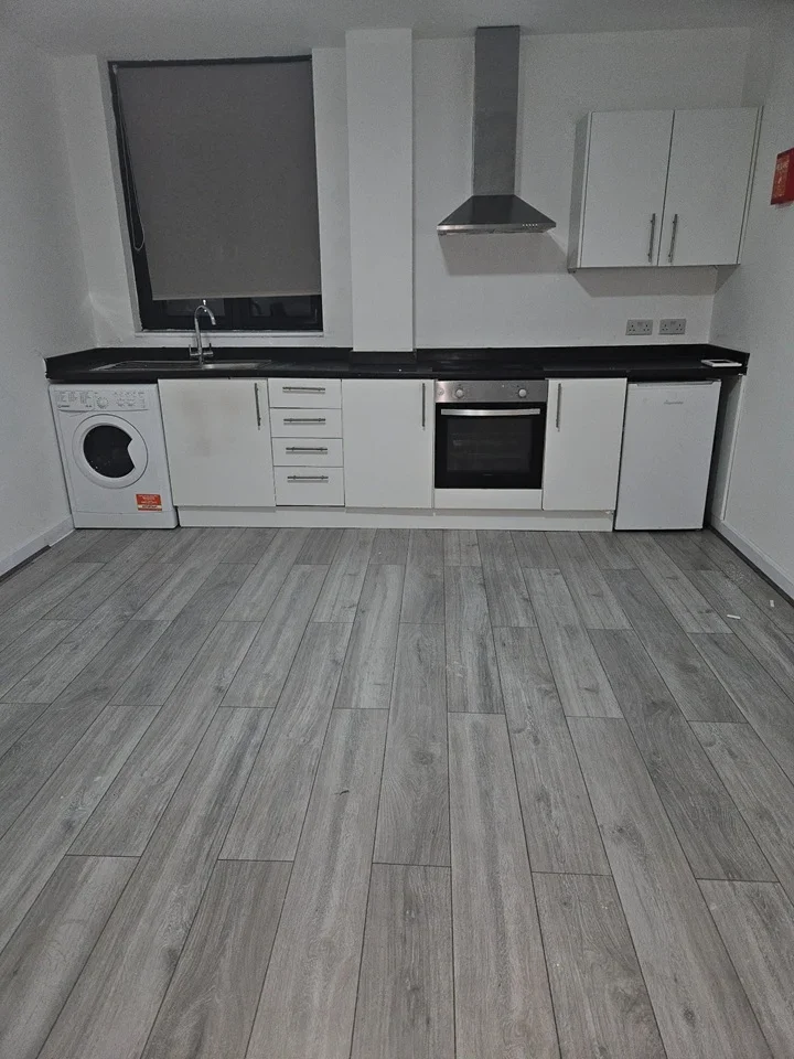 Flat London Road in Greater London
