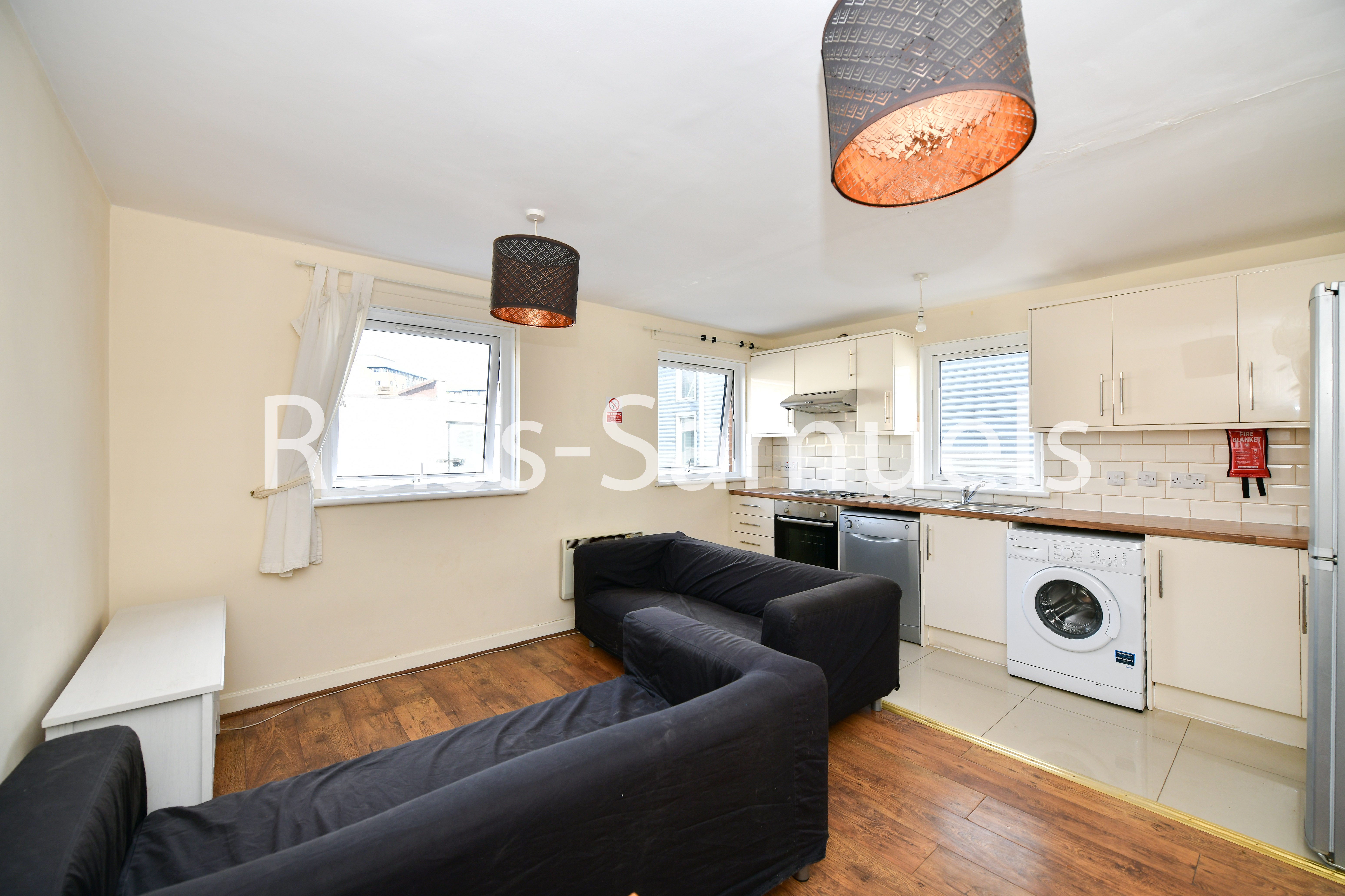 Flat Cyclops Mews in Greater London