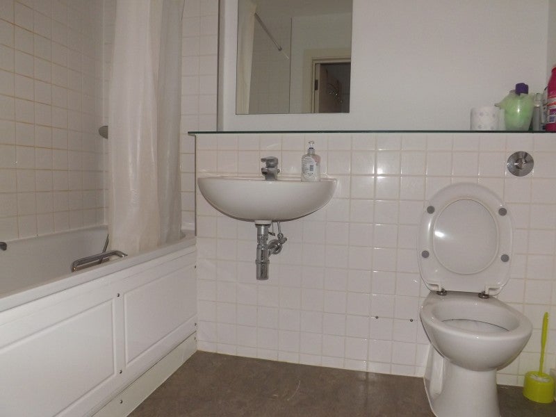 Flat Riverdene Road in Greater London