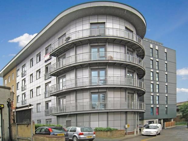 Flat Riverdene Road in Greater London