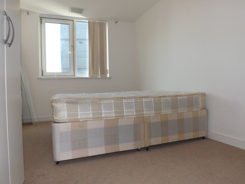 Flat Riverdene Road in Greater London