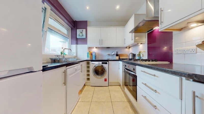 Room Timber Mill Way in Greater London