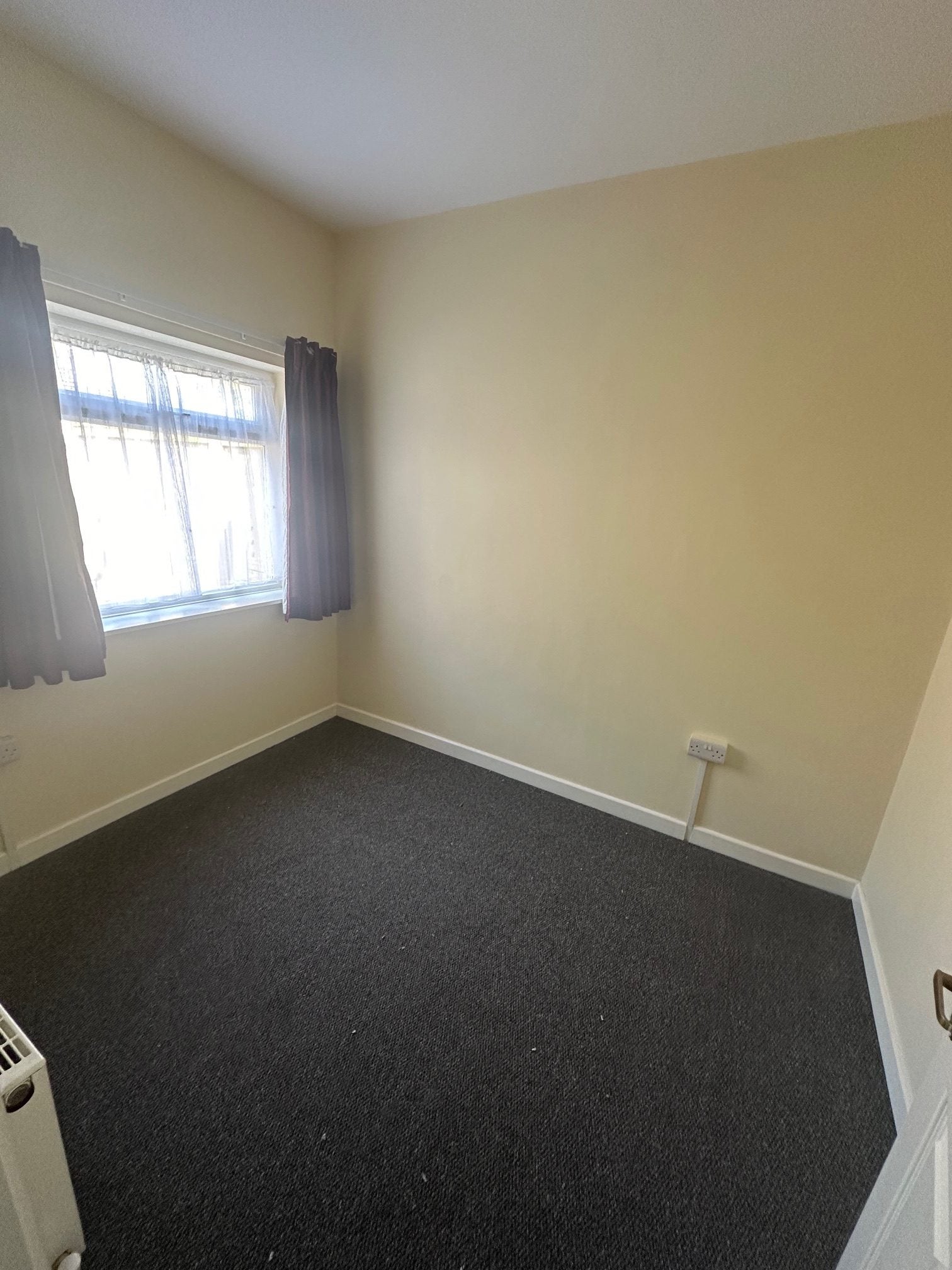 Flat Coles Avenue in Poole
