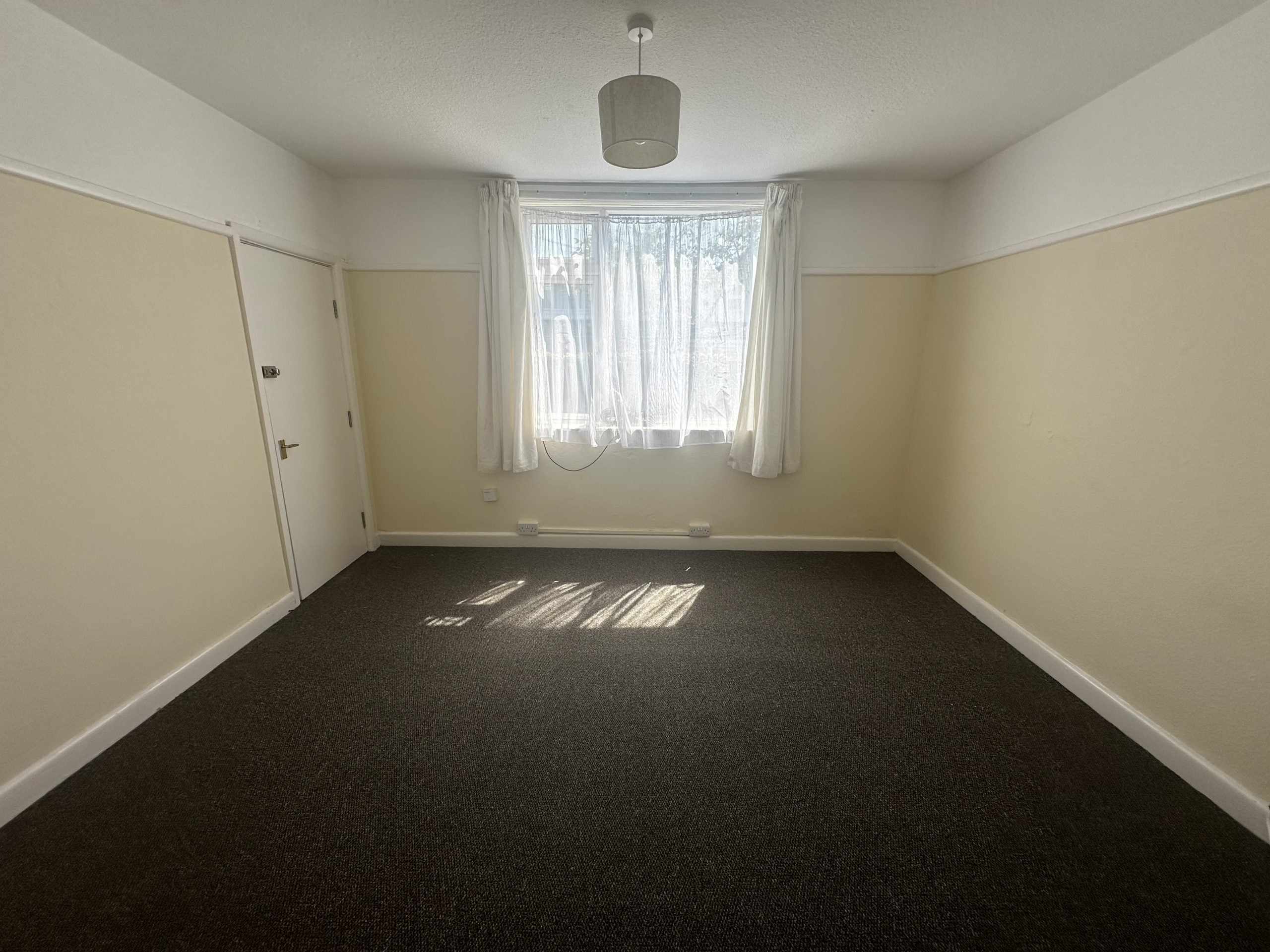Flat Coles Avenue in Poole