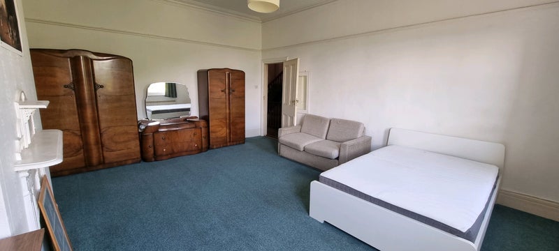 Room Springfield Avenue in Greater London
