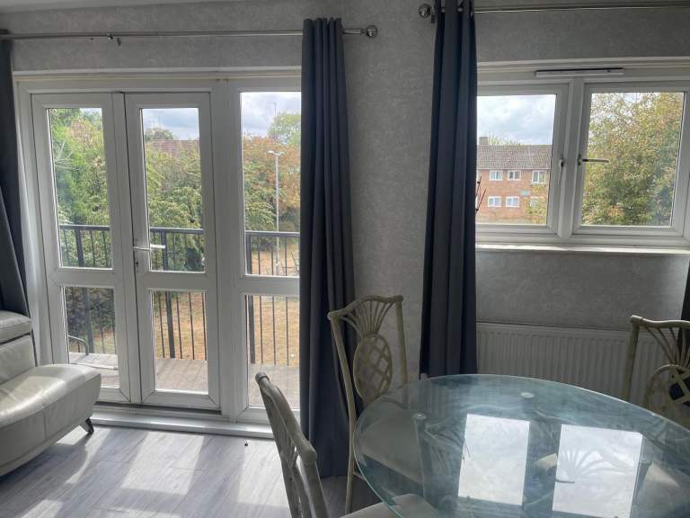 Room North Circular Road in Greater London