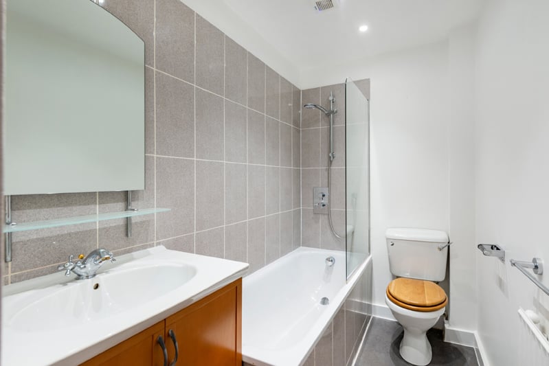 Flat Dorville Crescent in Greater London
