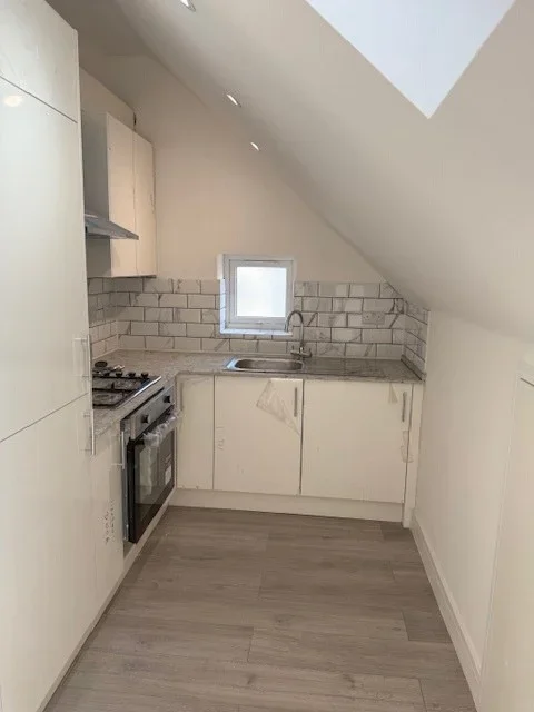 Flat St James Road in Greater London