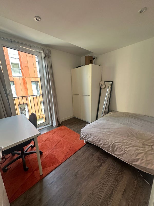 Room Carteret Way in Greater London