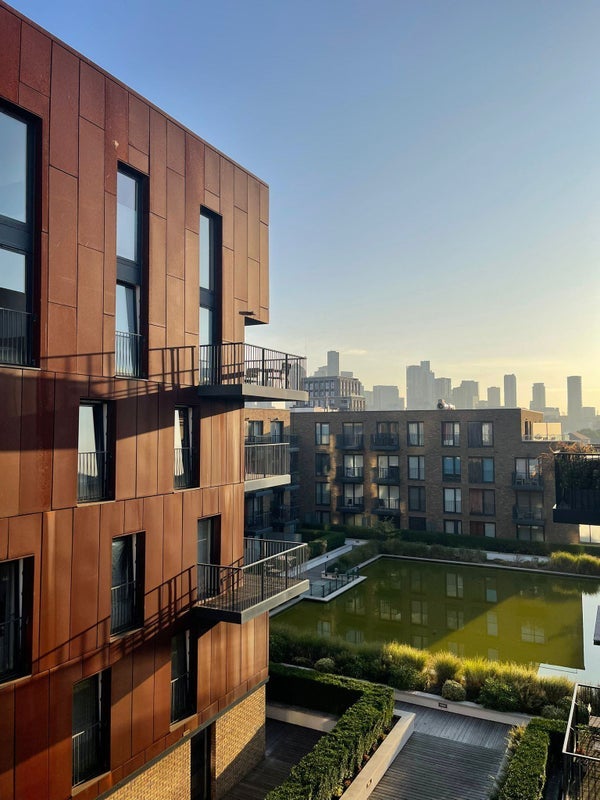 Room Carteret Way in Greater London