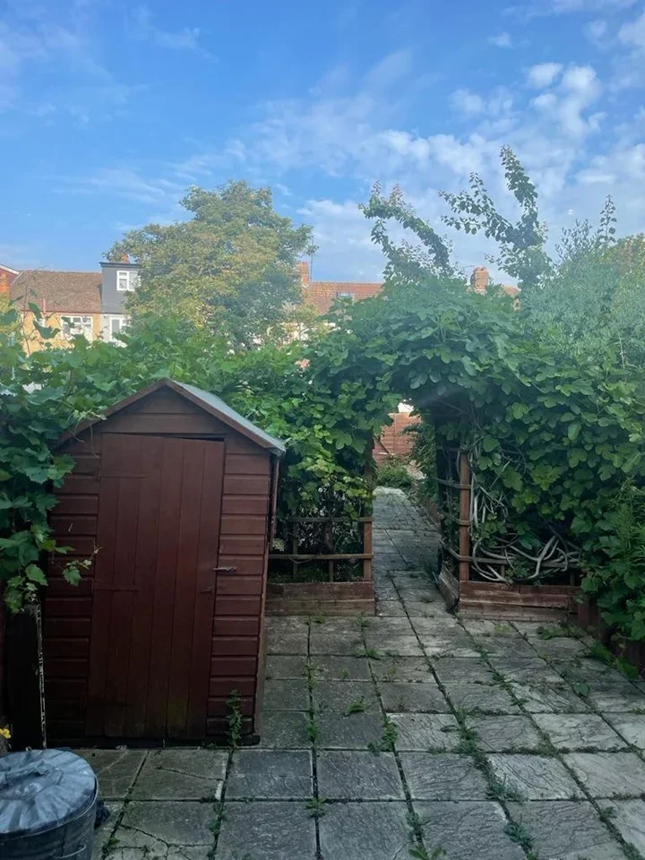 Room Ilfracombe Gardens in Greater London