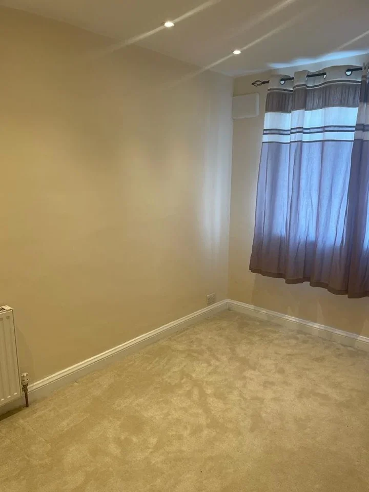 Room Ilfracombe Gardens in Greater London