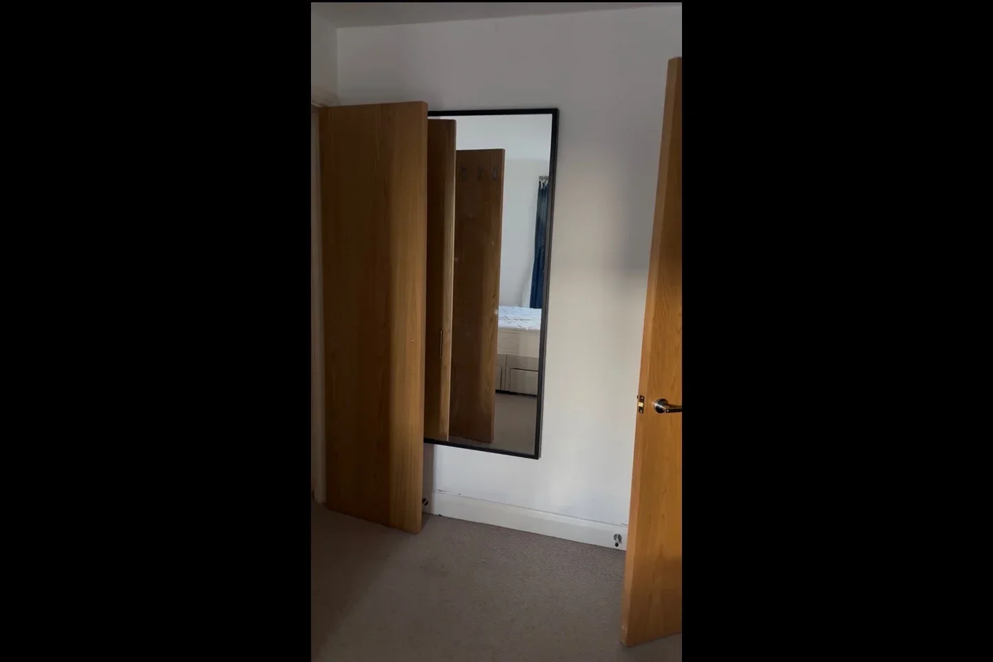 Room Cowdrey Mews in Greater London