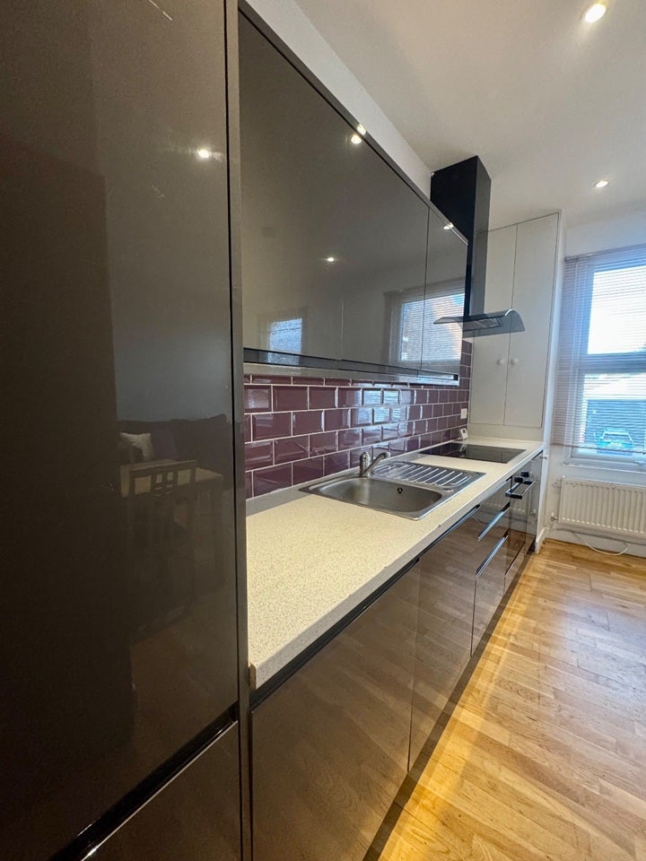 Flat Haydons Road in Greater London