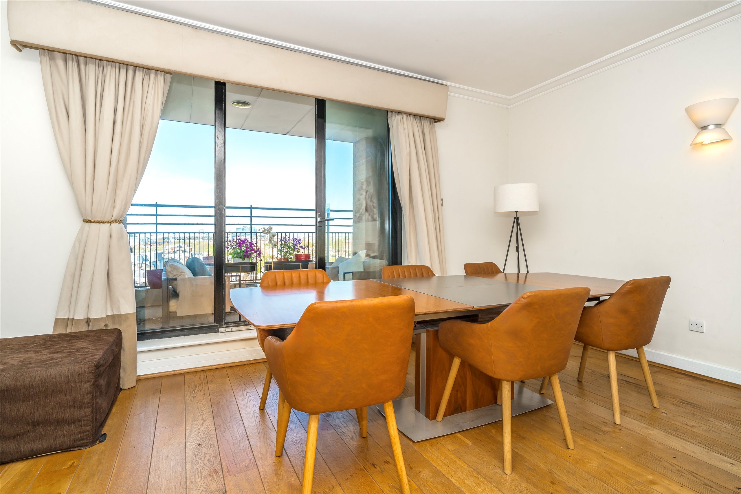 Flat Point W Access Road in Greater London