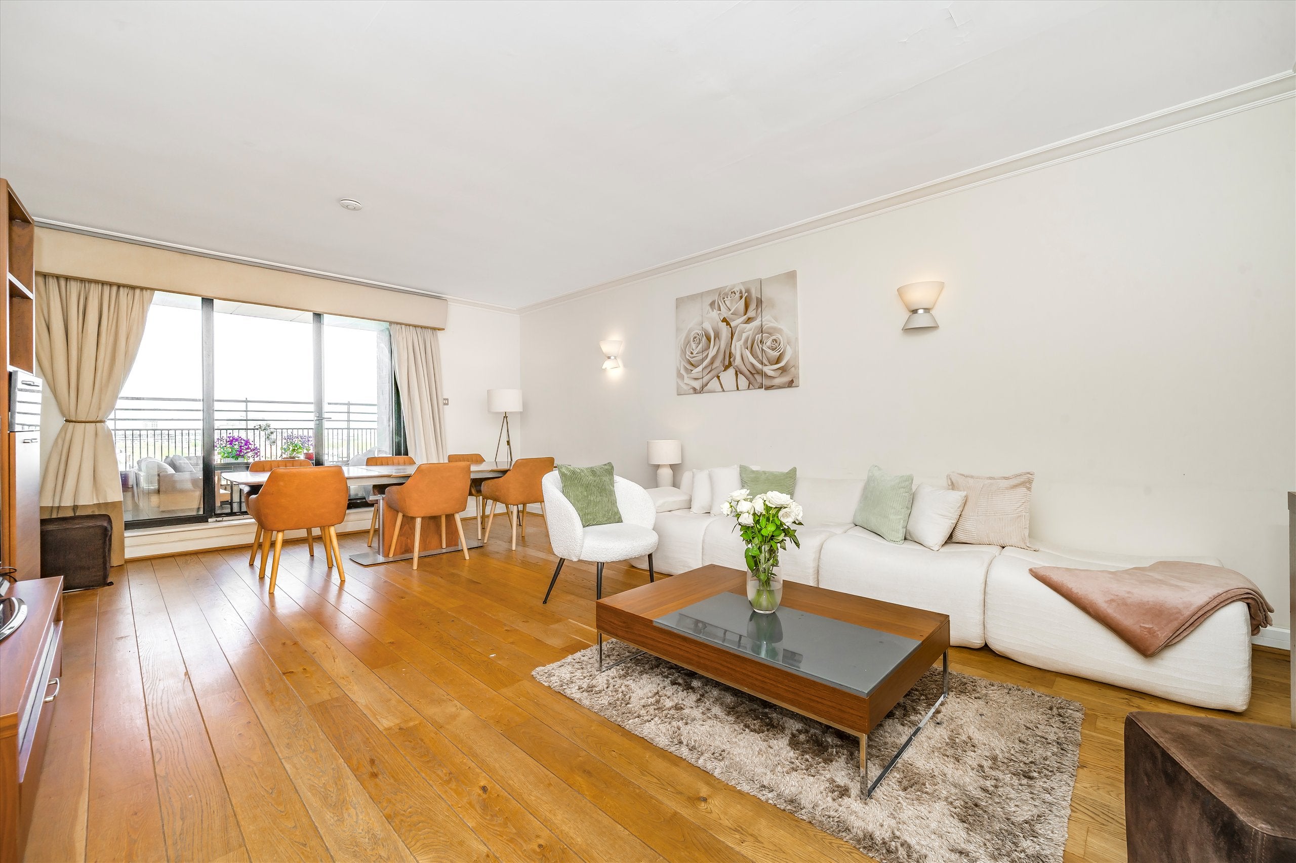 Flat Point W Access Road in Greater London