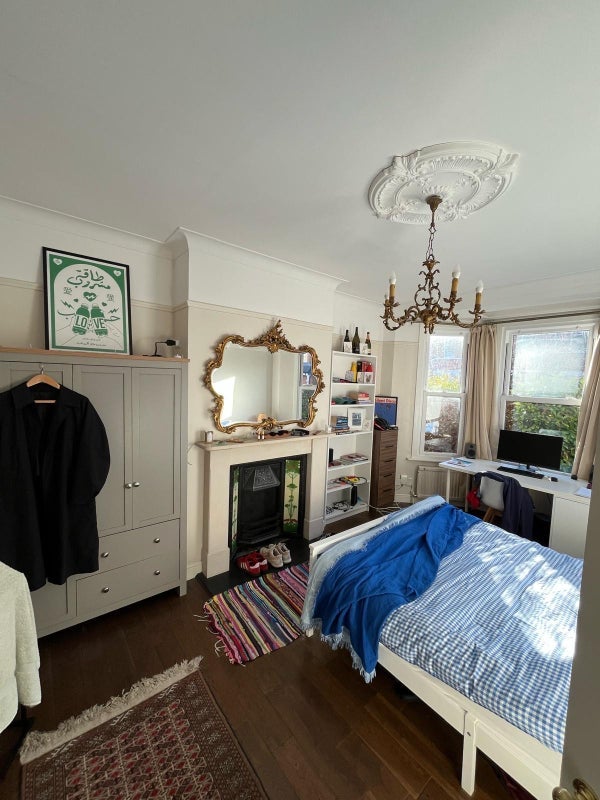 Room Braemar Avenue in Greater London