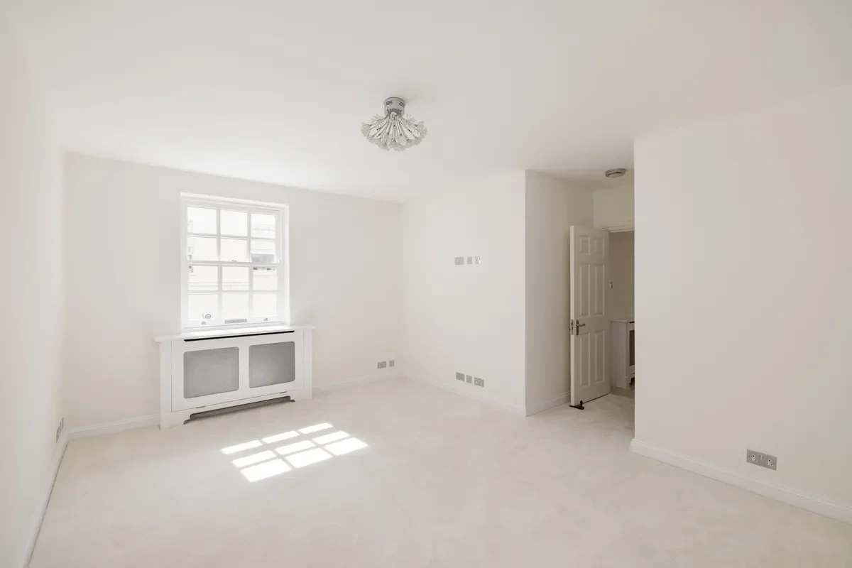 House Eaton Mews North in City of Westminster
