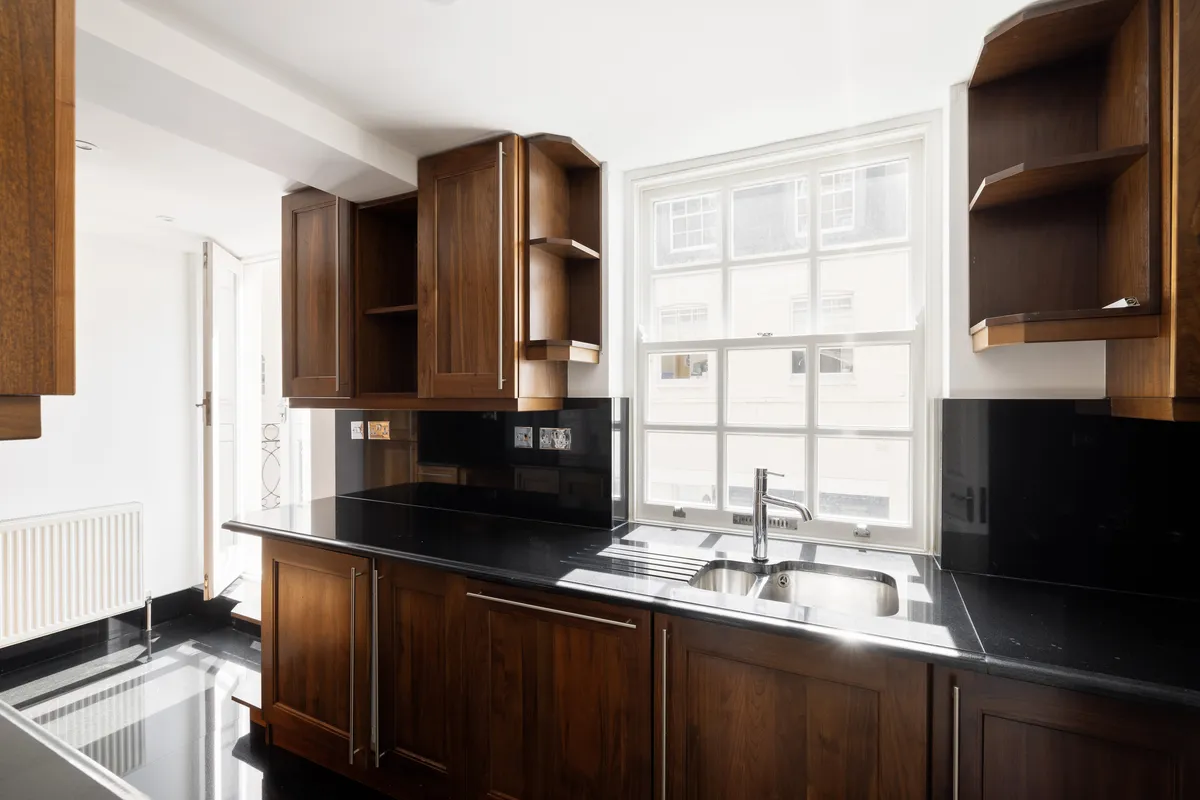 House Eaton Mews North in City of Westminster