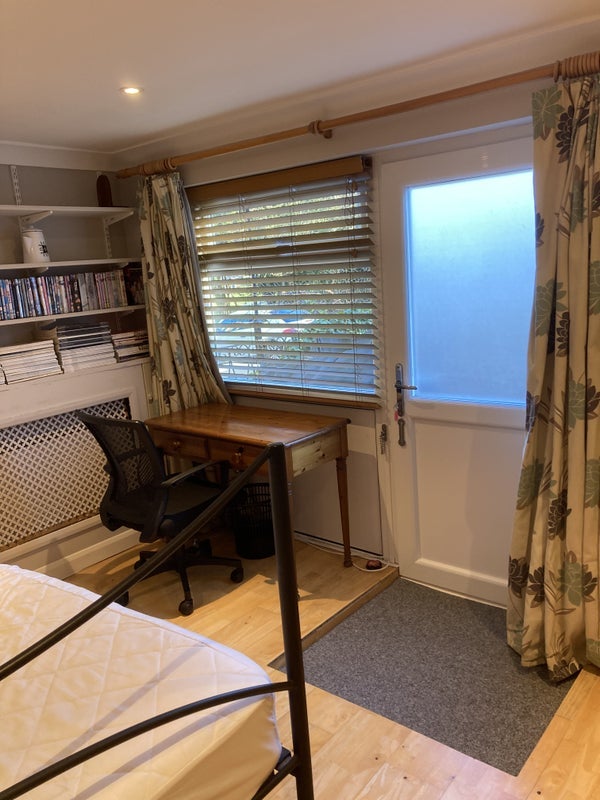 Room Erlanger Road in Greater London