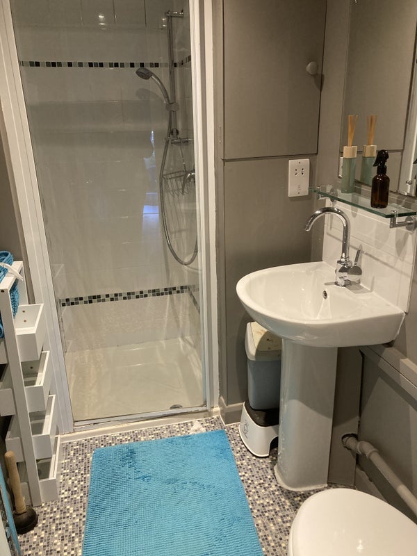 Room Erlanger Road in Greater London