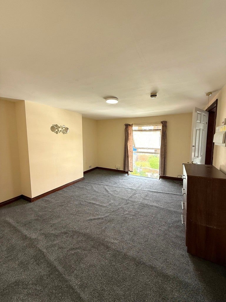 Flat Hillcrest Avenue in Leeds