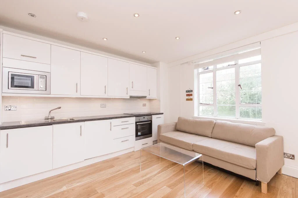 Flat Sloane Avenue in Greater London