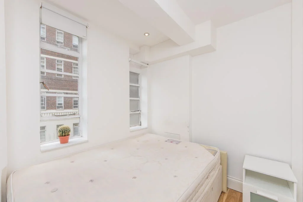 Flat Sloane Avenue in Greater London