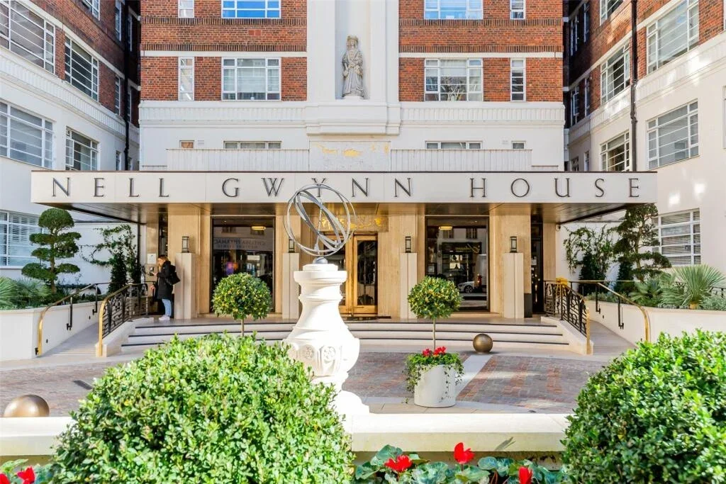 Flat Sloane Avenue in Greater London