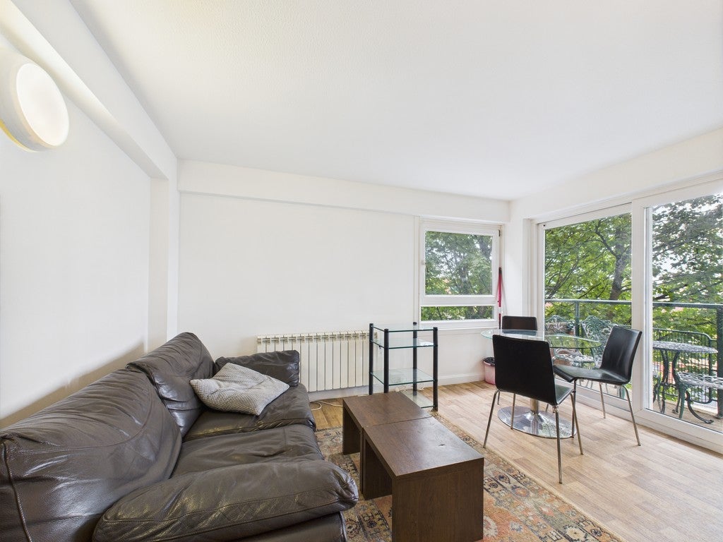 Flat Lower Park Row in Bristol