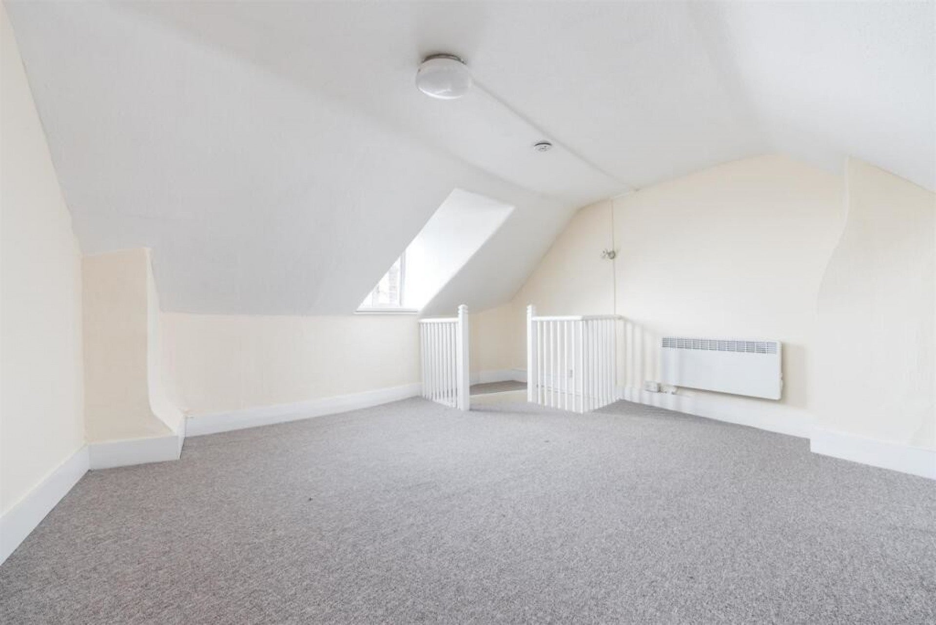 Flat Woodthorpe Road in Borough of Spelthorne