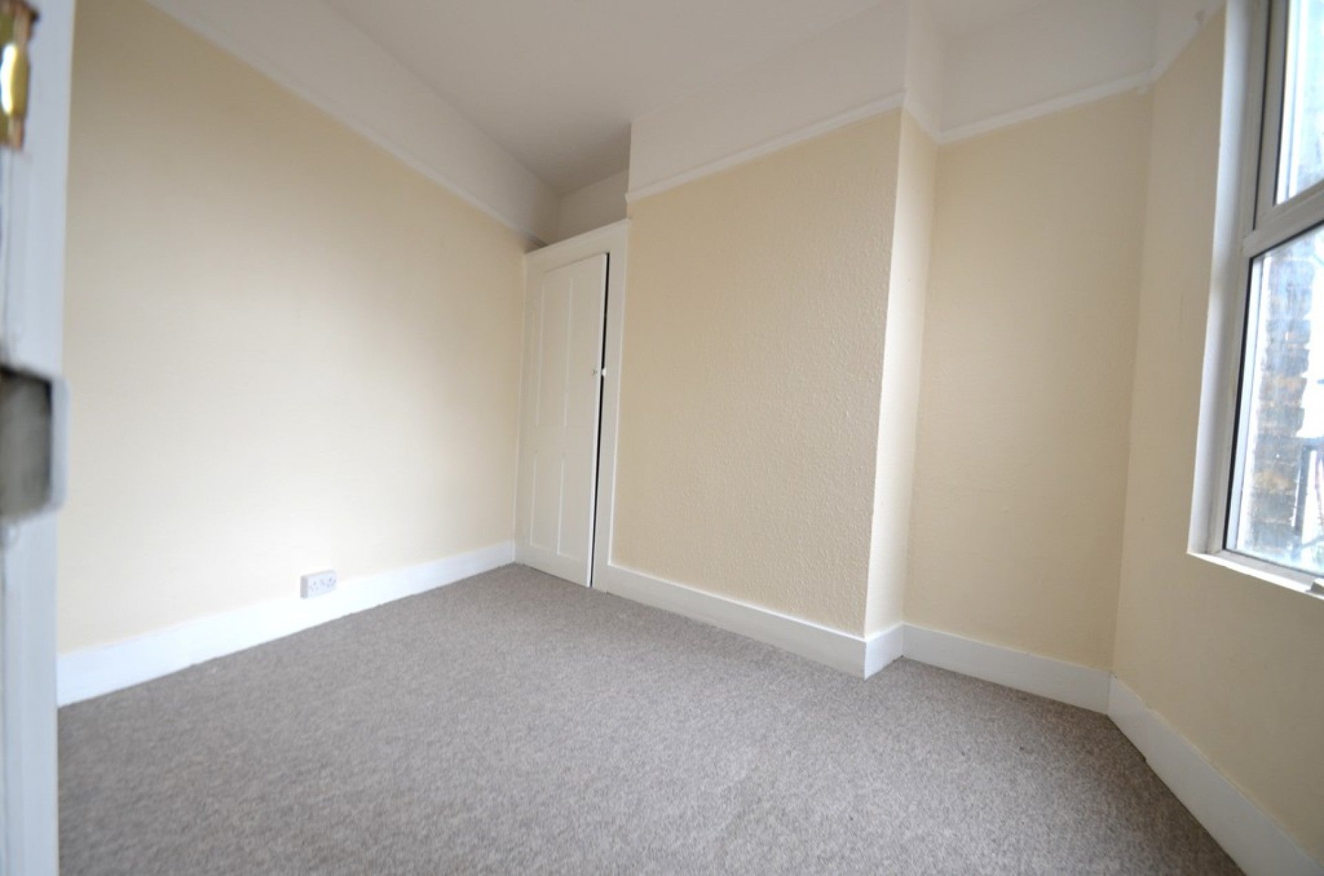 Flat Woodthorpe Road in Borough of Spelthorne