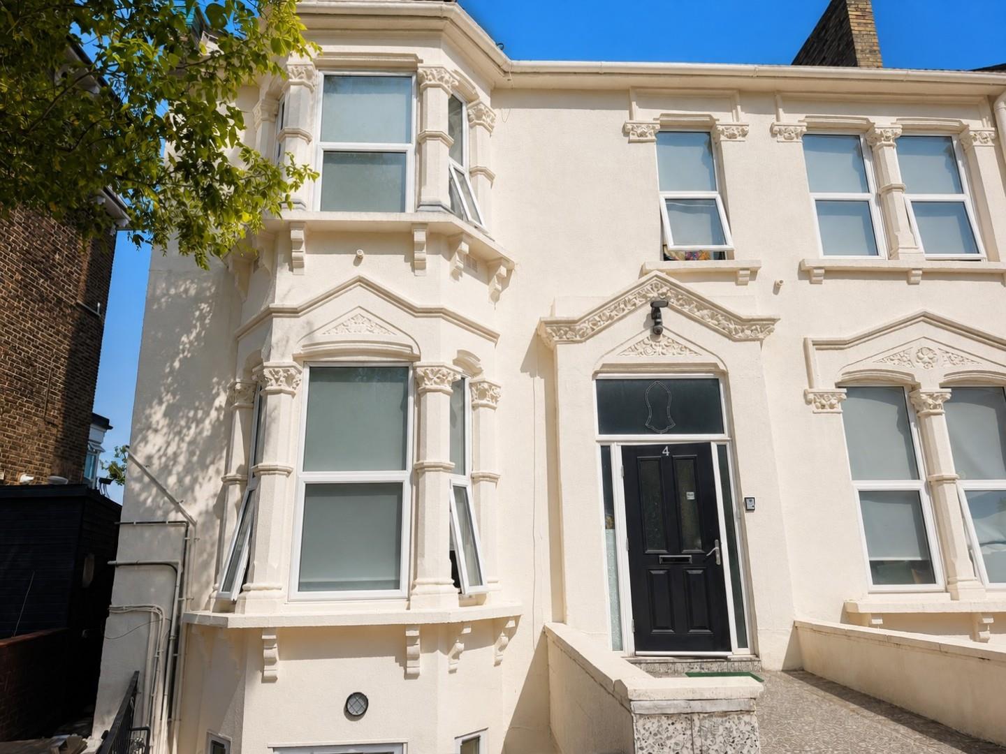 Flat Womersley Road in Greater London