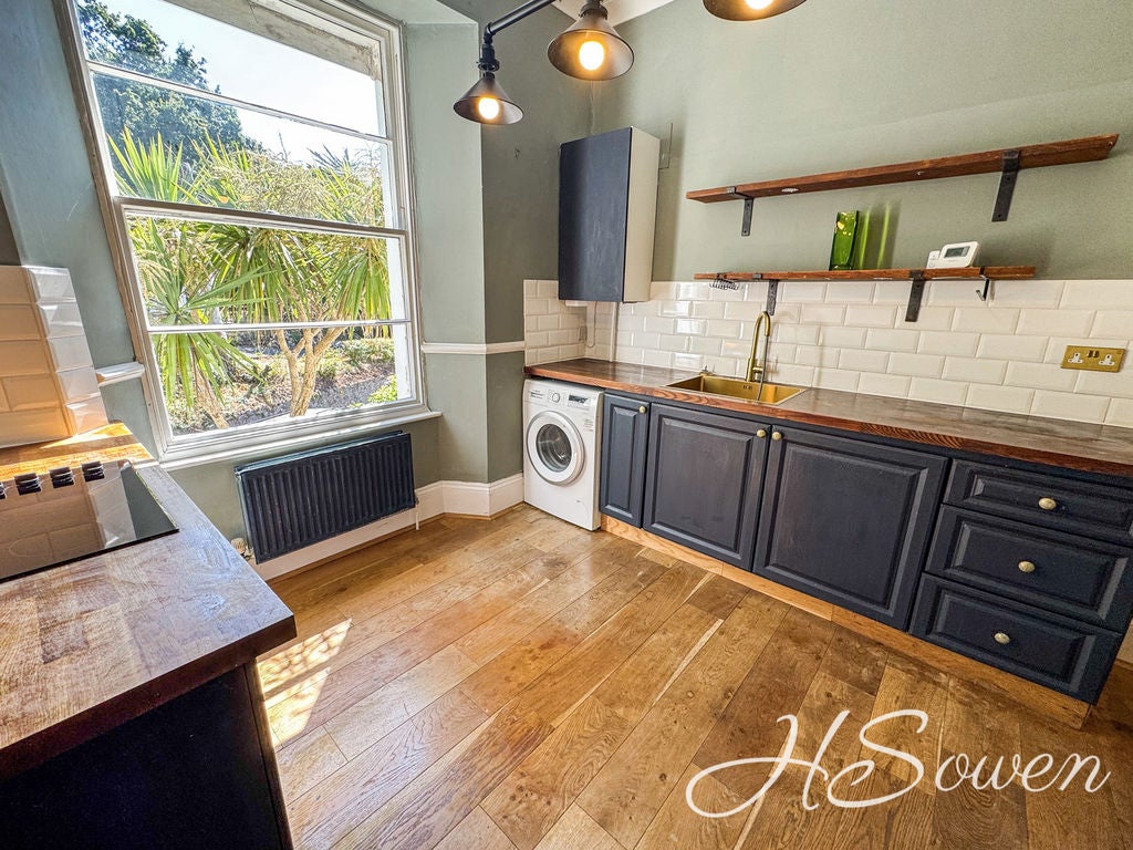 Flat Lower Erith Road in Torquay
