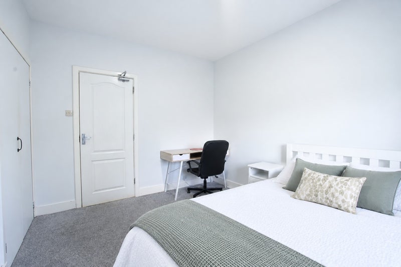 Room Addiscombe Road in Greater London