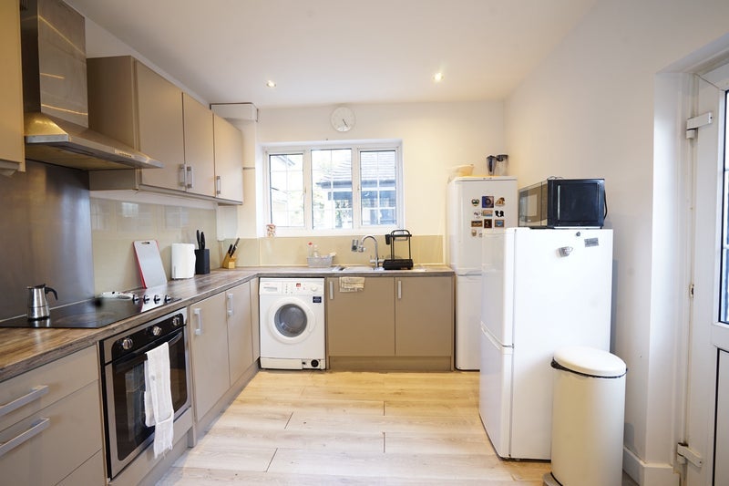 Room Addiscombe Road in Greater London