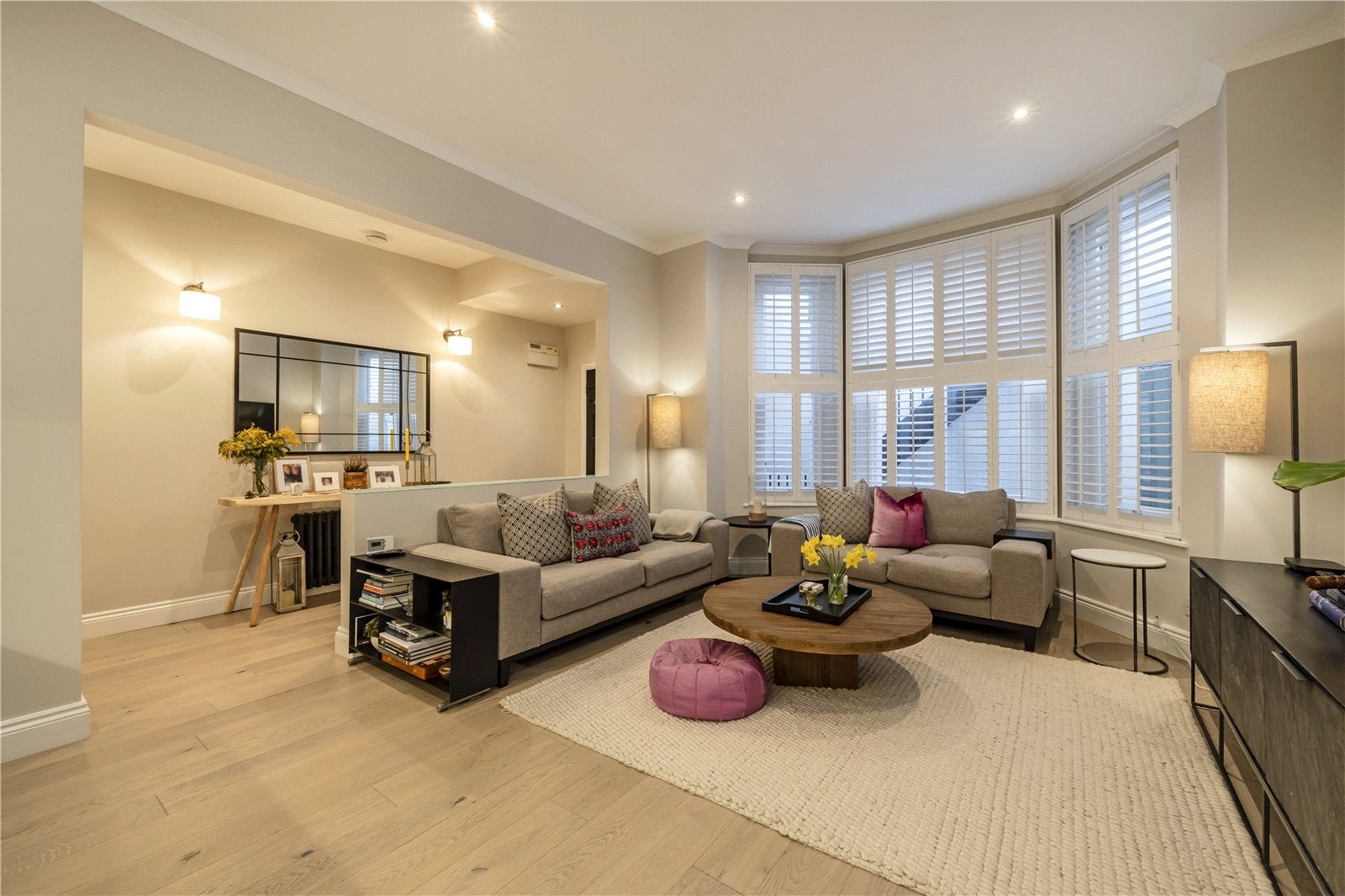 Flat Linden Gardens in Greater London