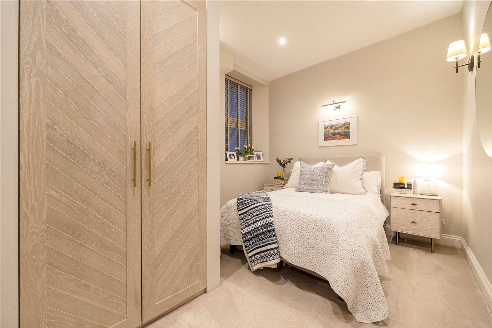 Flat Linden Gardens in Greater London