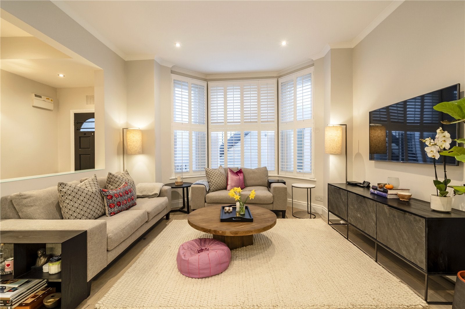 Flat Linden Gardens in Greater London
