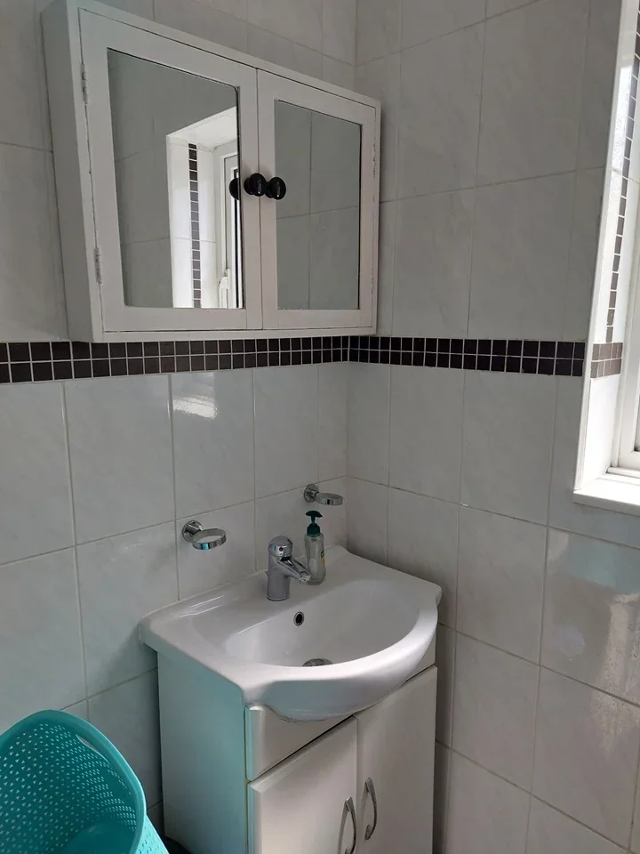 Flat Taylor's Green in Greater London