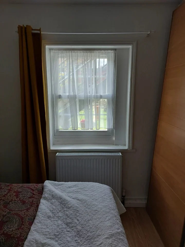 Flat Taylor's Green in Greater London