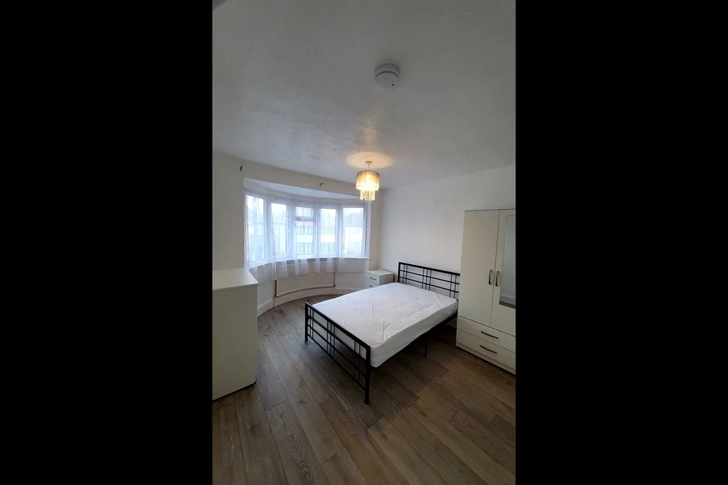 Room Willow Way in Luton