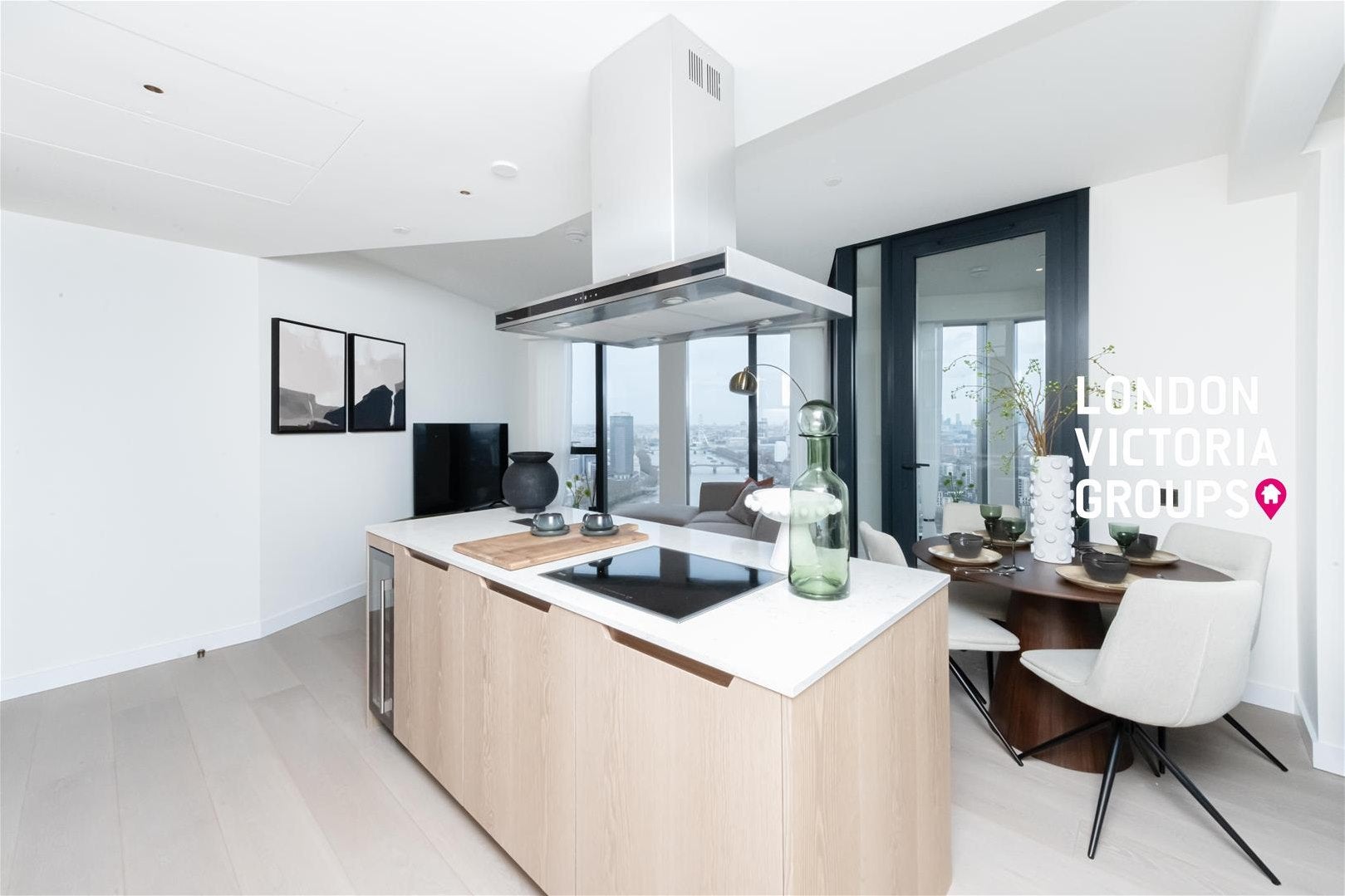 Flat Nine Elms Lane in Greater London