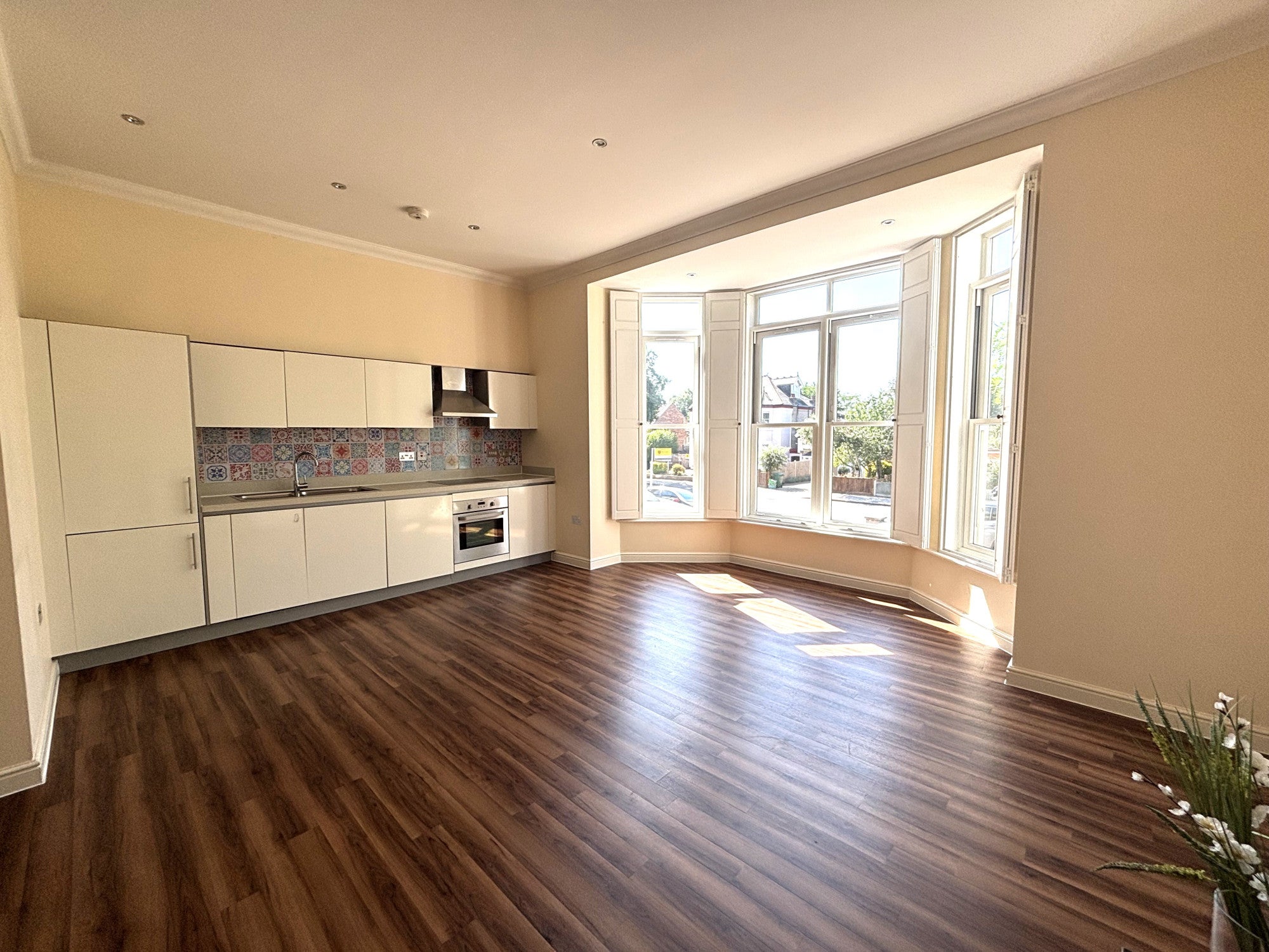 Flat Marian Gardens in Greater London