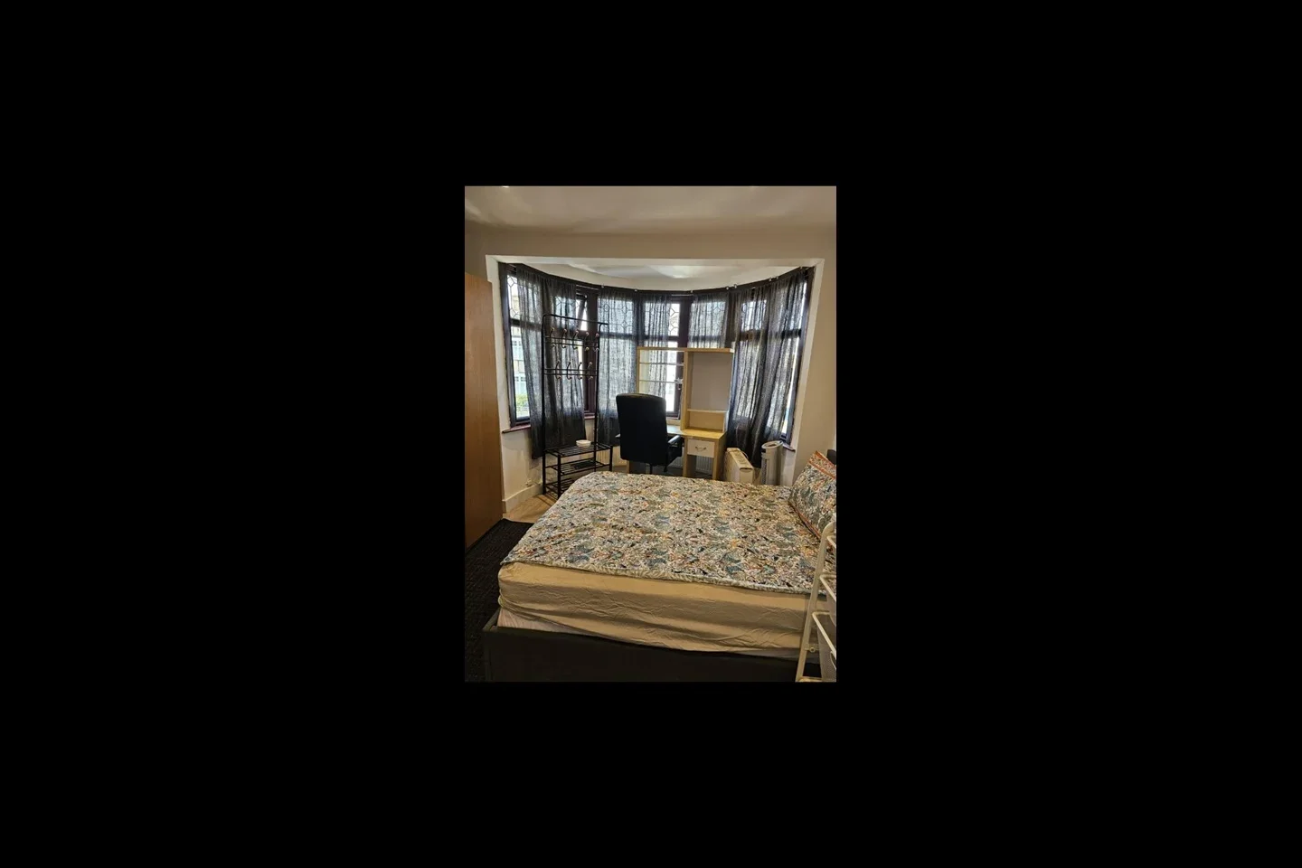 Room Paulhan Road in Greater London