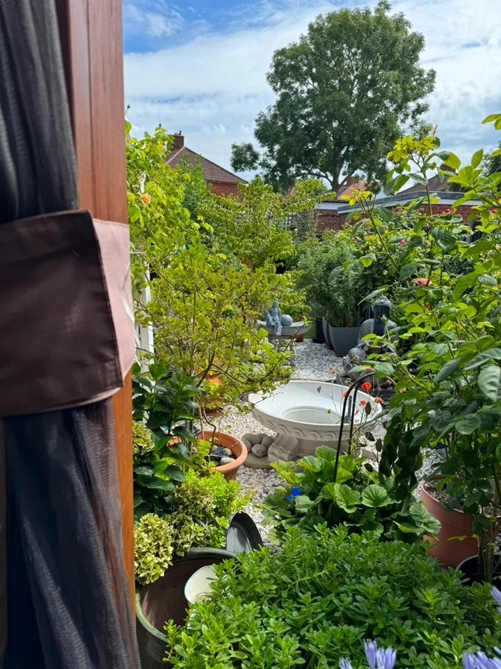 Room Paulhan Road in Greater London