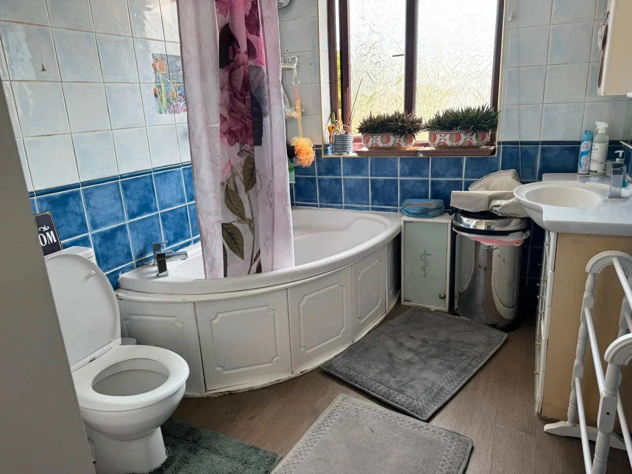 Room Paulhan Road in Greater London