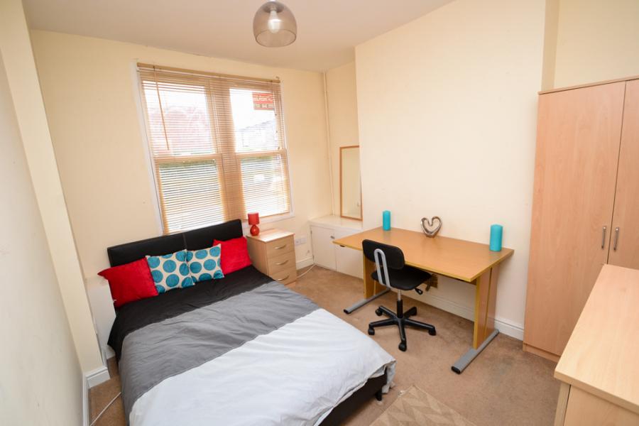 Room Dunkirk Road in Nottingham